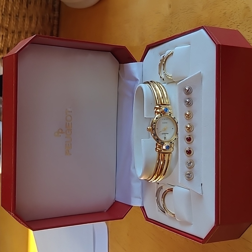 Peugeot dressy watch